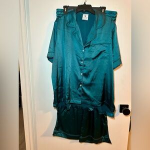Lates by Kate satin green pajama set Size XL